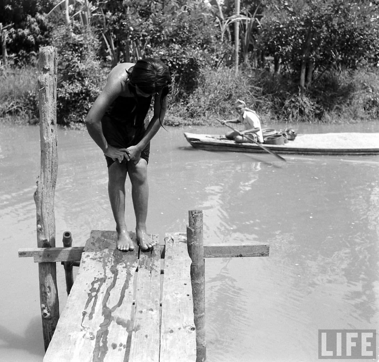 Fascinating Vintage Photos of Life on Bangkok's Chao Phraya River in ...