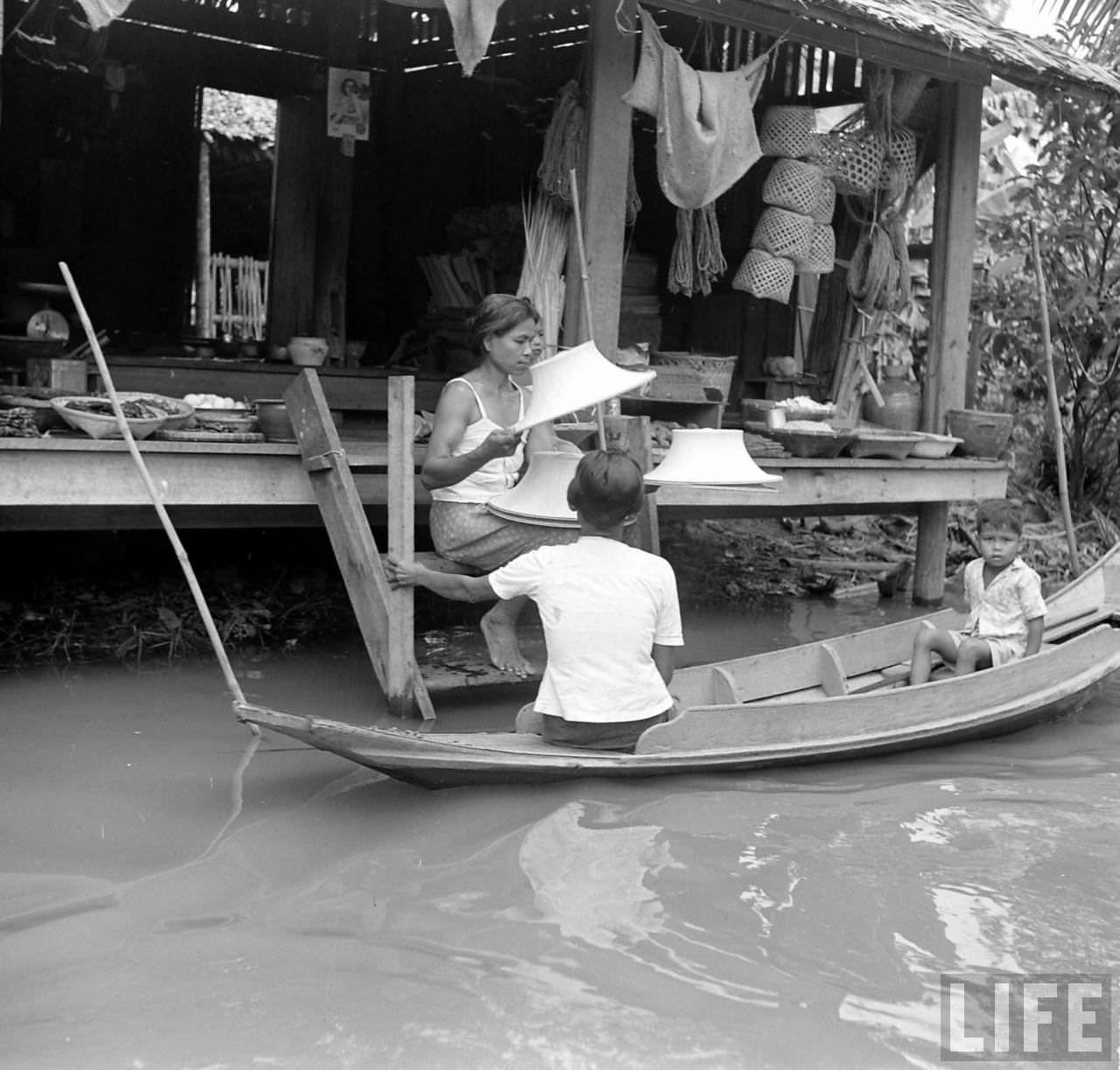 Fascinating Vintage Photos of Life on Bangkok's Chao Phraya River in the 1950s