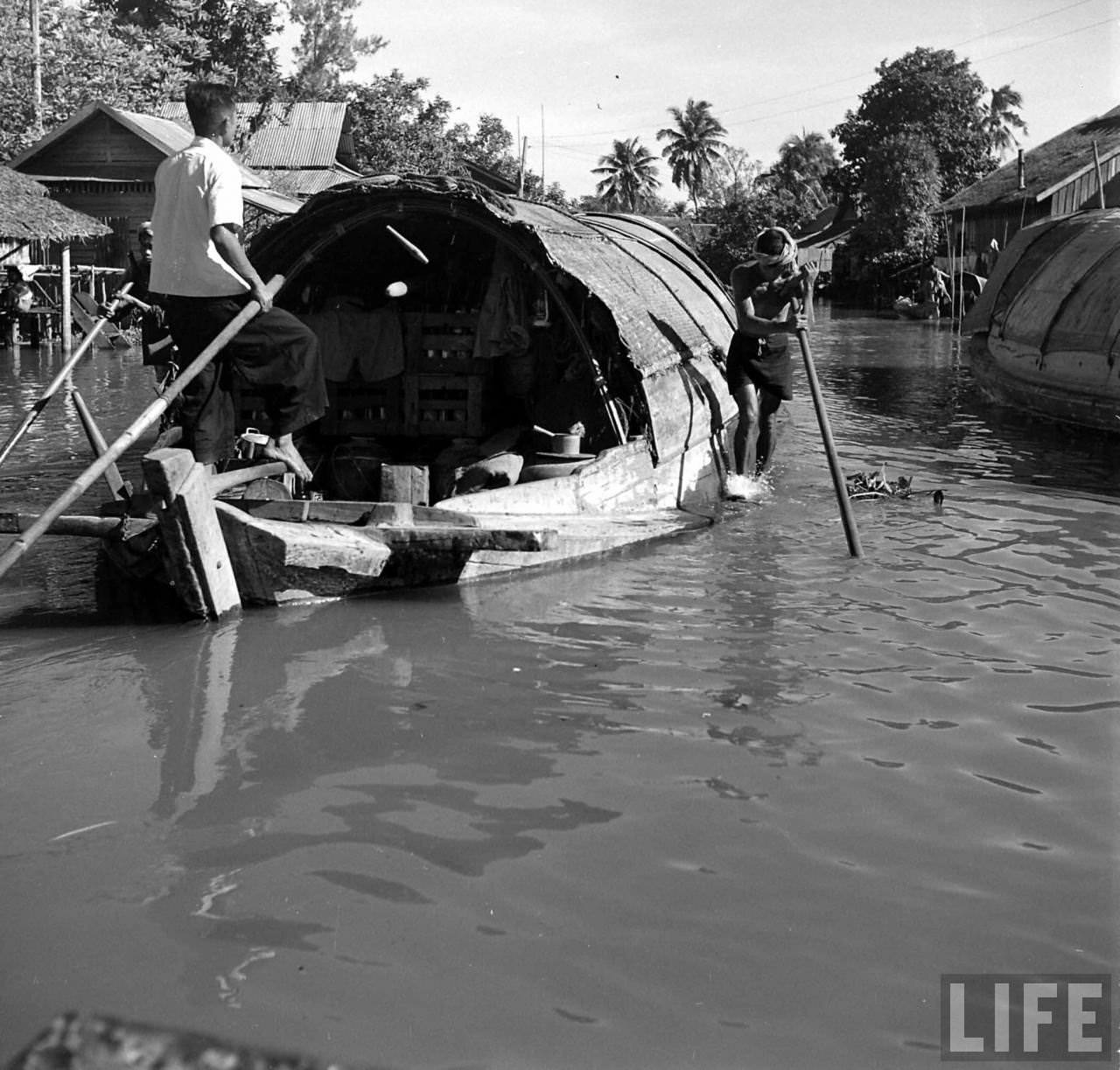 Fascinating Vintage Photos of Life on Bangkok's Chao Phraya River in the 1950s