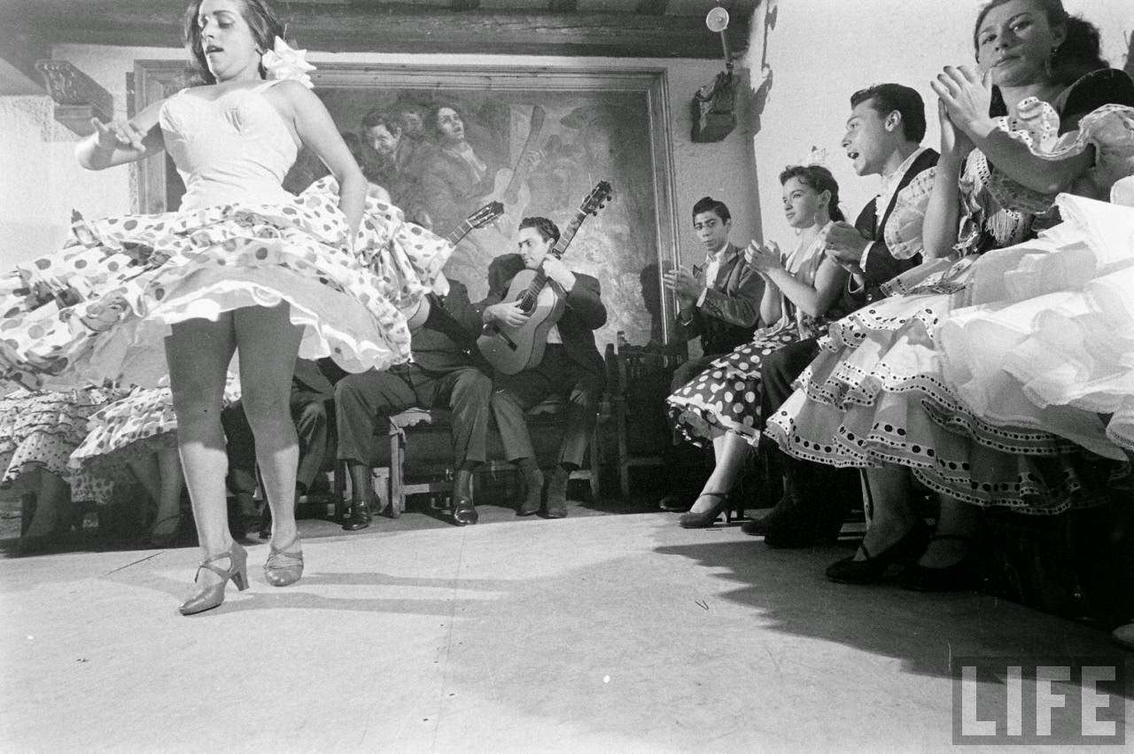 Stunning Historical Photos of Gypsy Dancers in Madrid in 1960