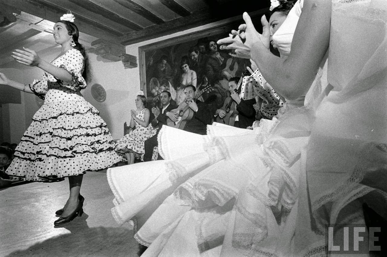 Stunning Historical Photos of Gypsy Dancers in Madrid in 1960