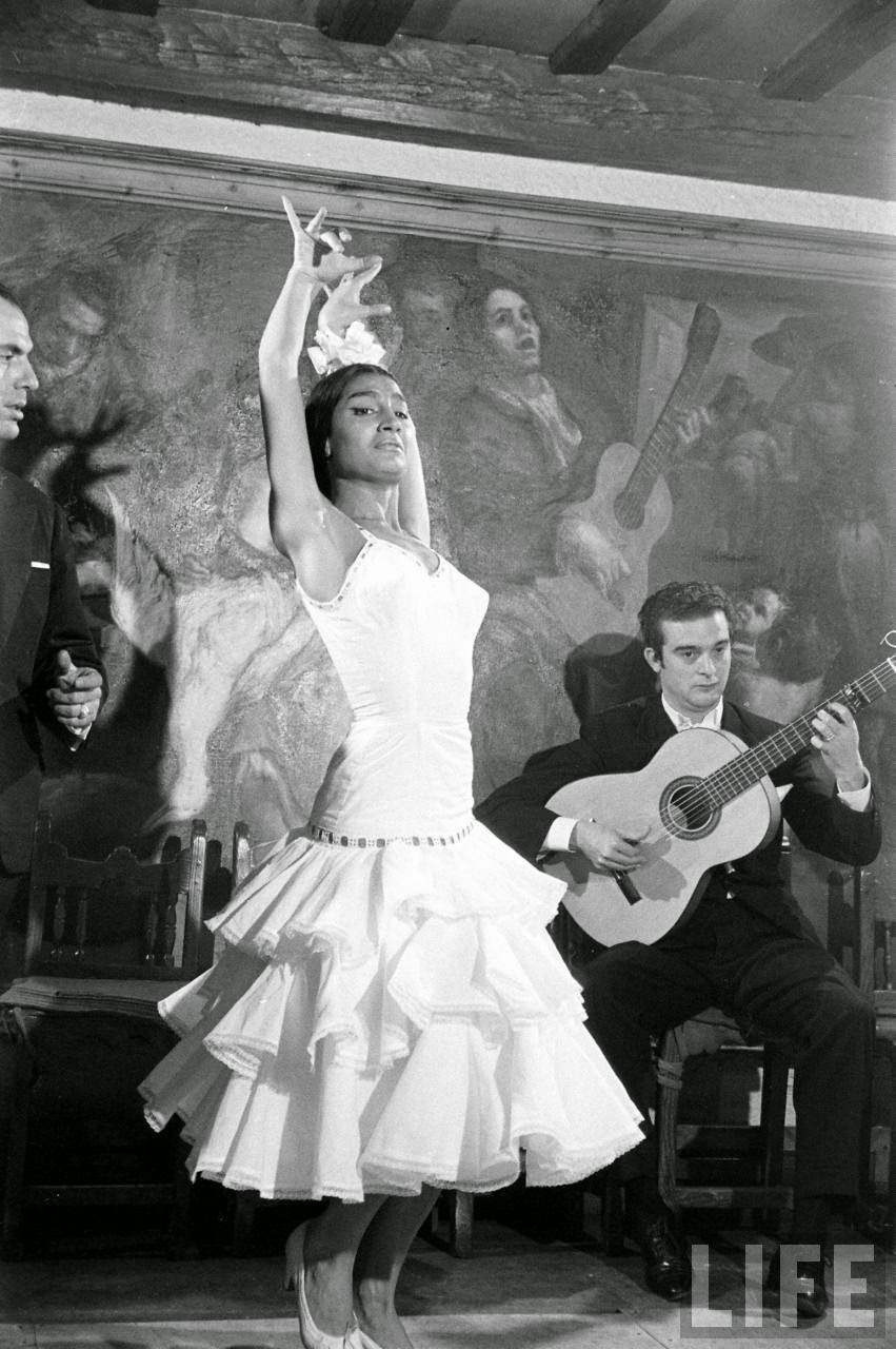 Stunning Historical Photos of Gypsy Dancers in Madrid in 1960