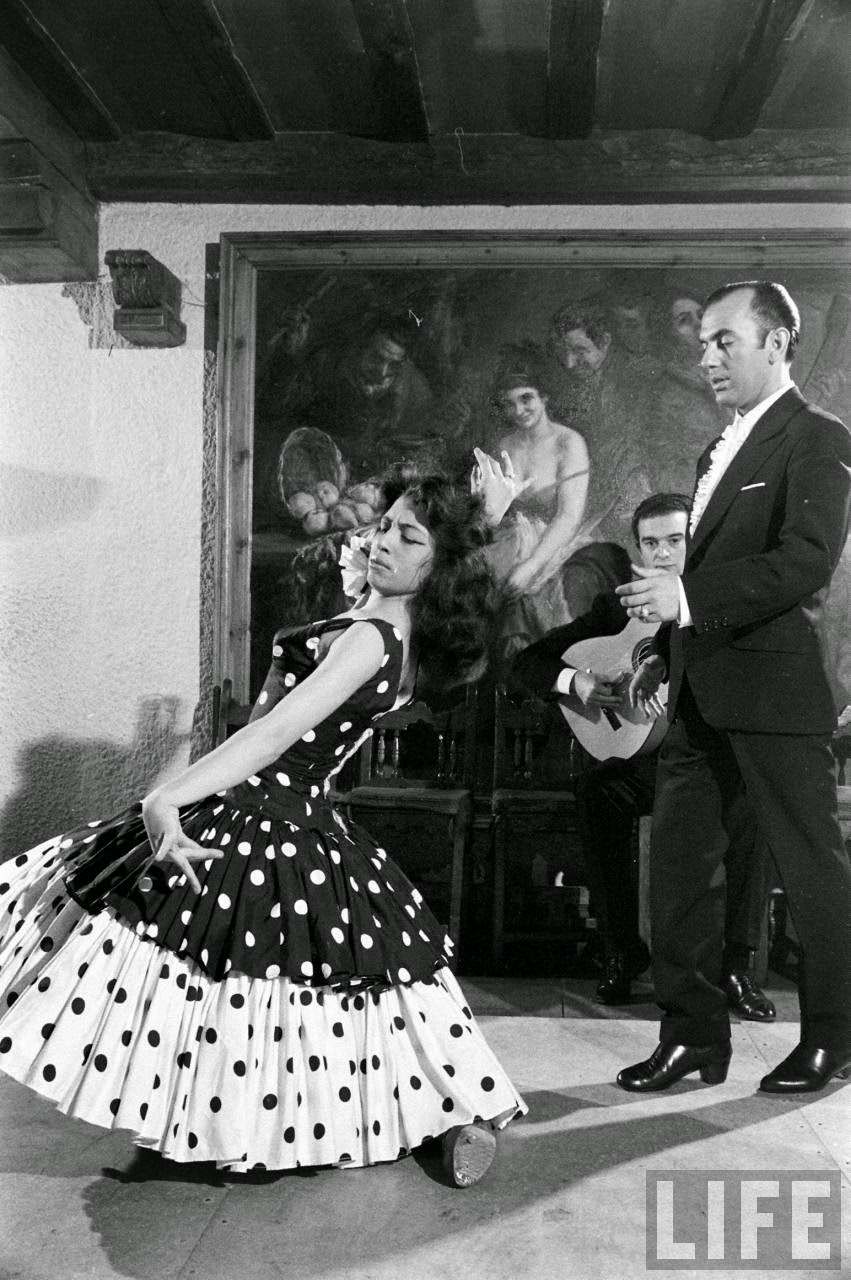 Stunning Historical Photos of Gypsy Dancers in Madrid in 1960