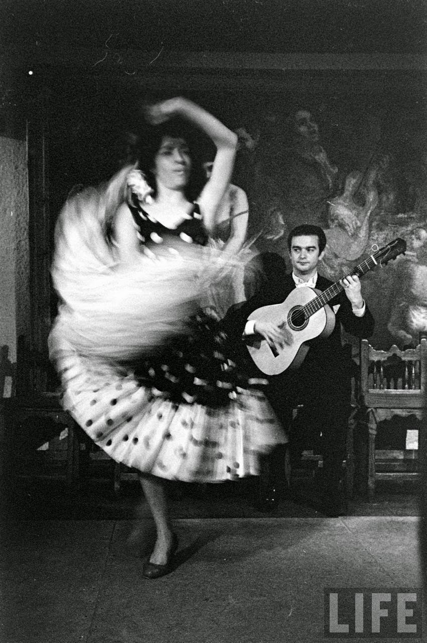 Stunning Historical Photos of Gypsy Dancers in Madrid in 1960