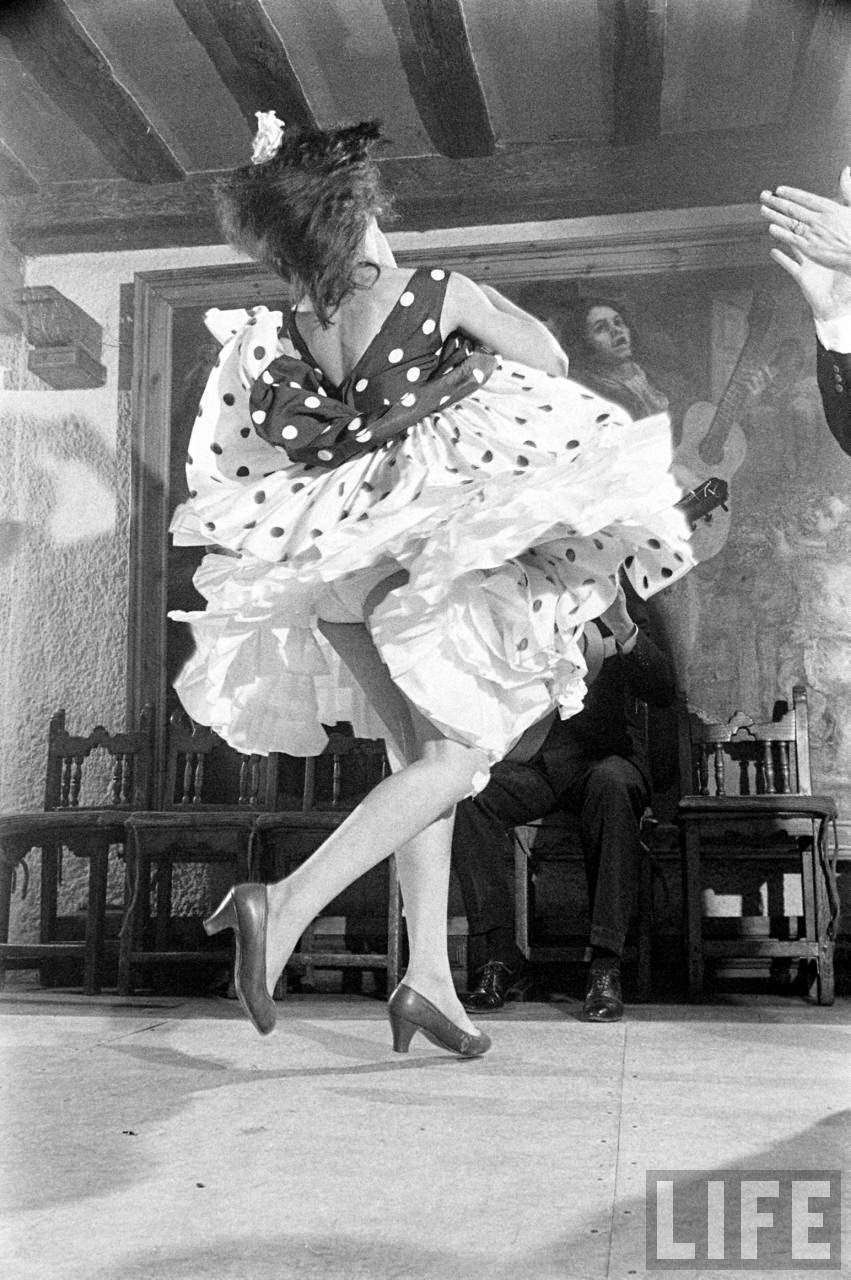 Stunning Historical Photos of Gypsy Dancers in Madrid in 1960