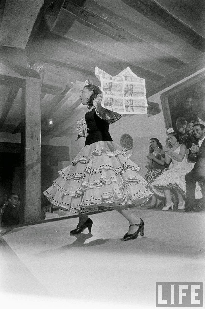 Stunning Historical Photos of Gypsy Dancers in Madrid in 1960