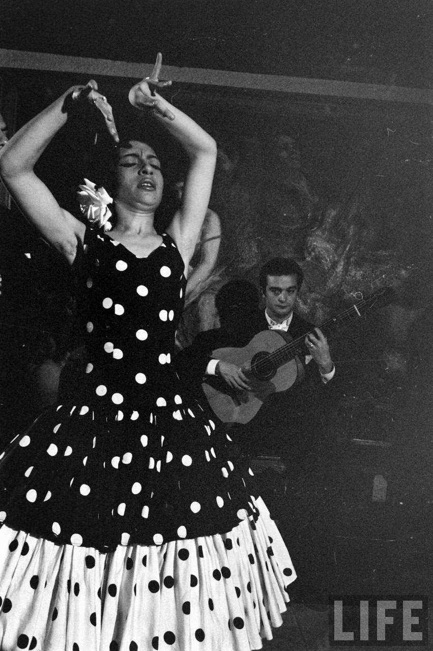 Stunning Historical Photos of Gypsy Dancers in Madrid in 1960