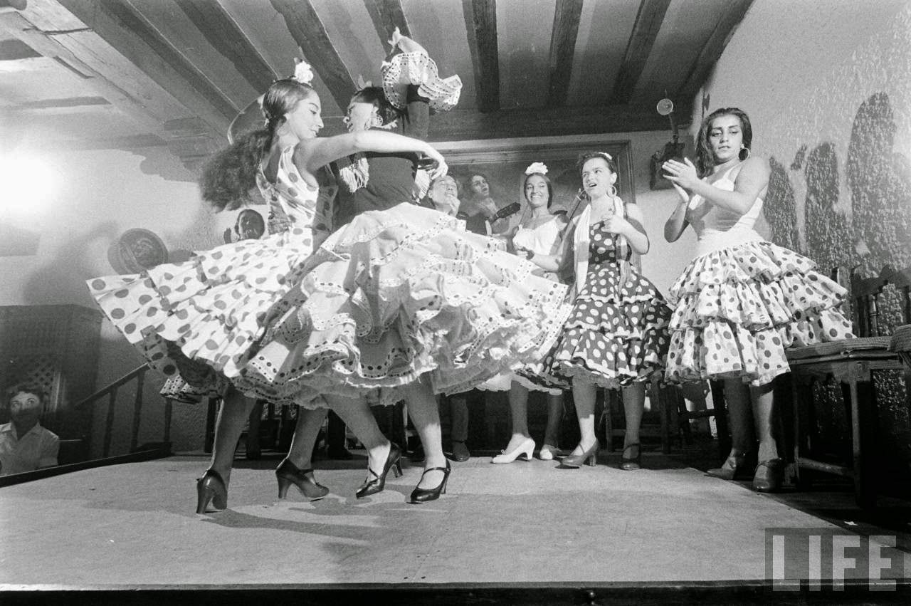 Stunning Historical Photos of Gypsy Dancers in Madrid in 1960