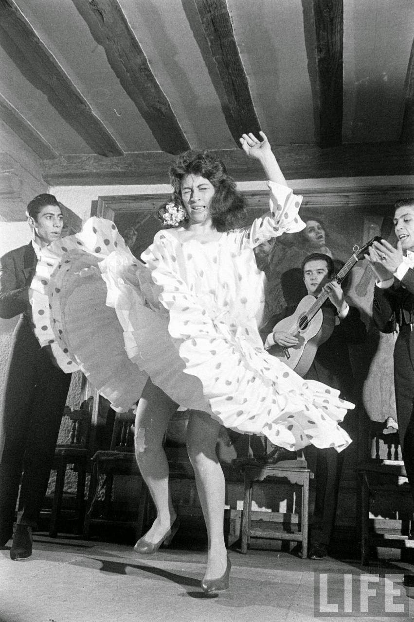 Stunning Historical Photos of Gypsy Dancers in Madrid in 1960