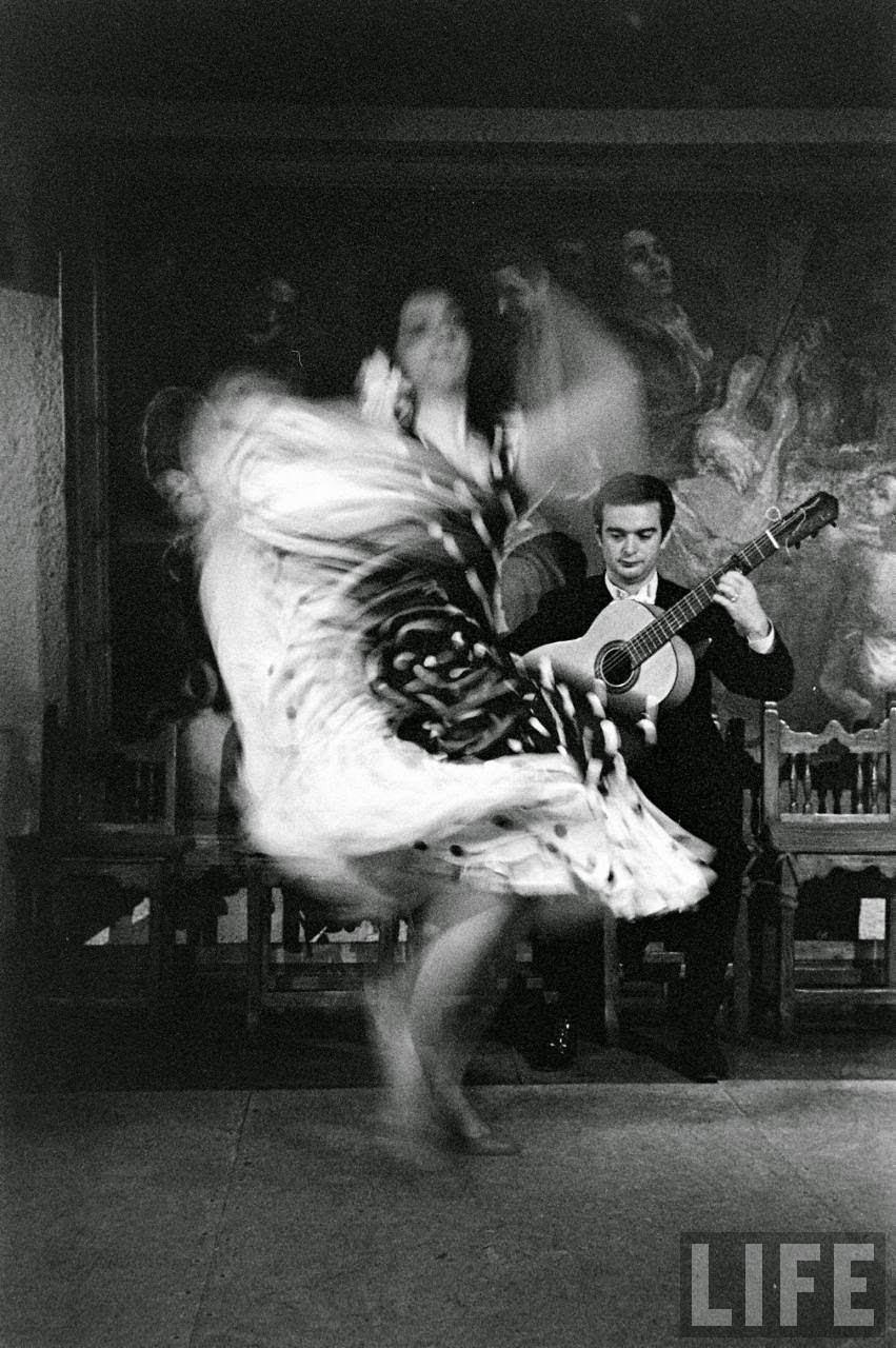 Stunning Historical Photos of Gypsy Dancers in Madrid in 1960