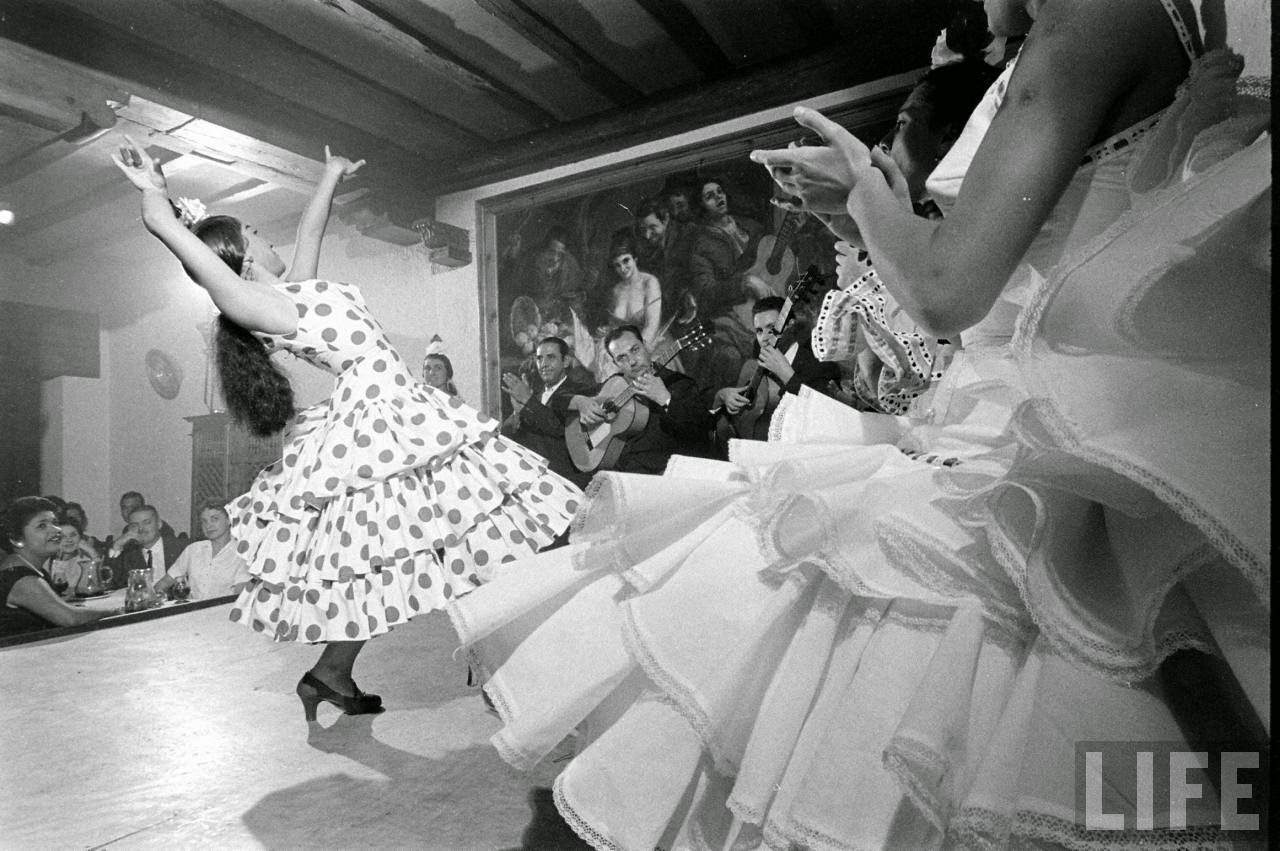 Stunning Historical Photos of Gypsy Dancers in Madrid in 1960