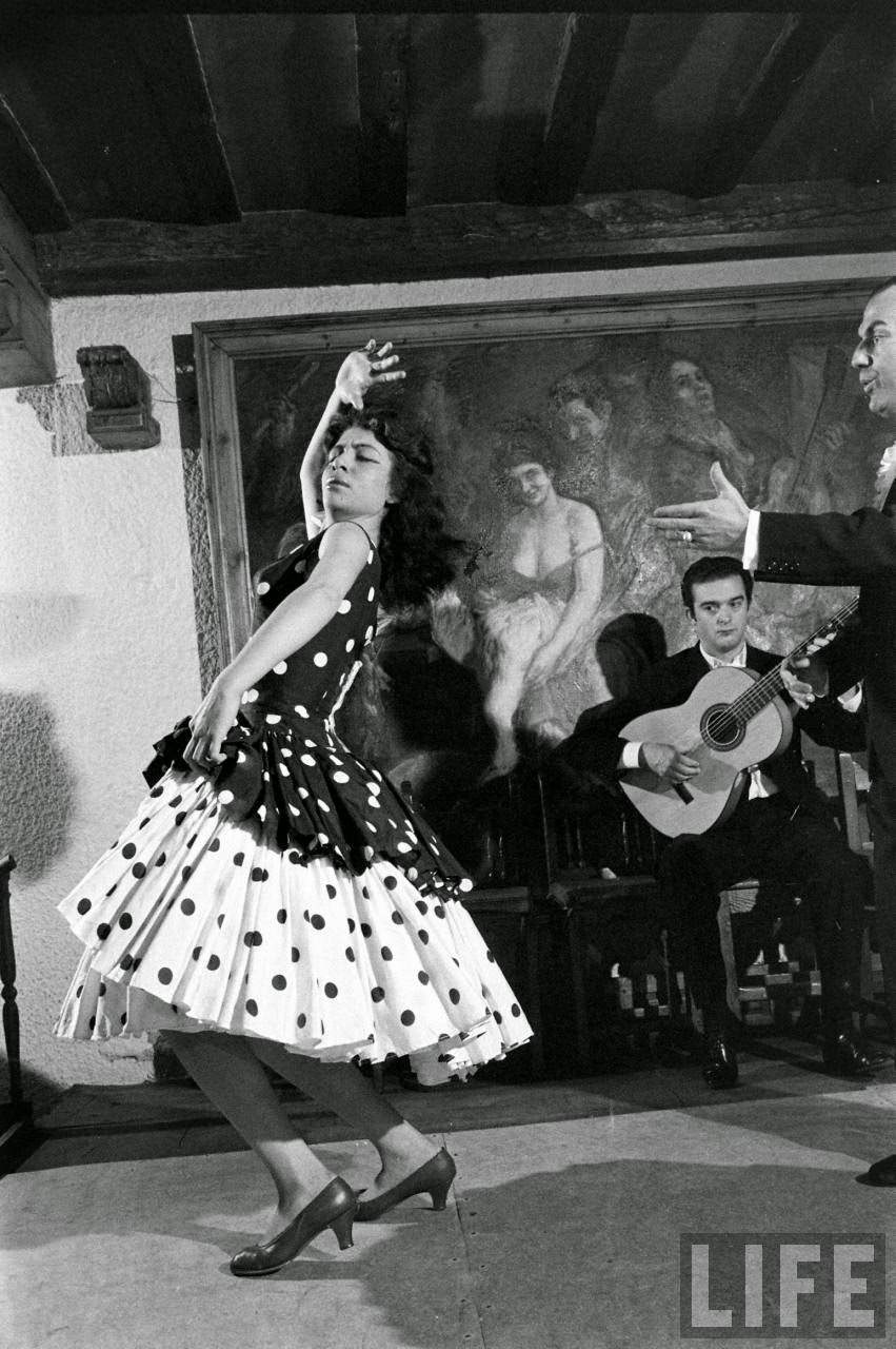 Stunning Historical Photos of Gypsy Dancers in Madrid in 1960