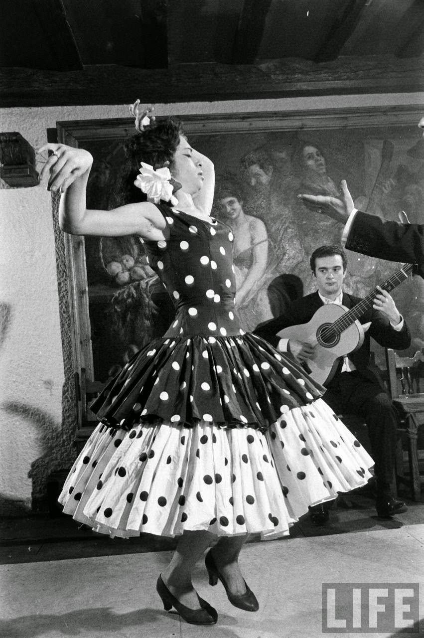 Stunning Historical Photos of Gypsy Dancers in Madrid in 1960