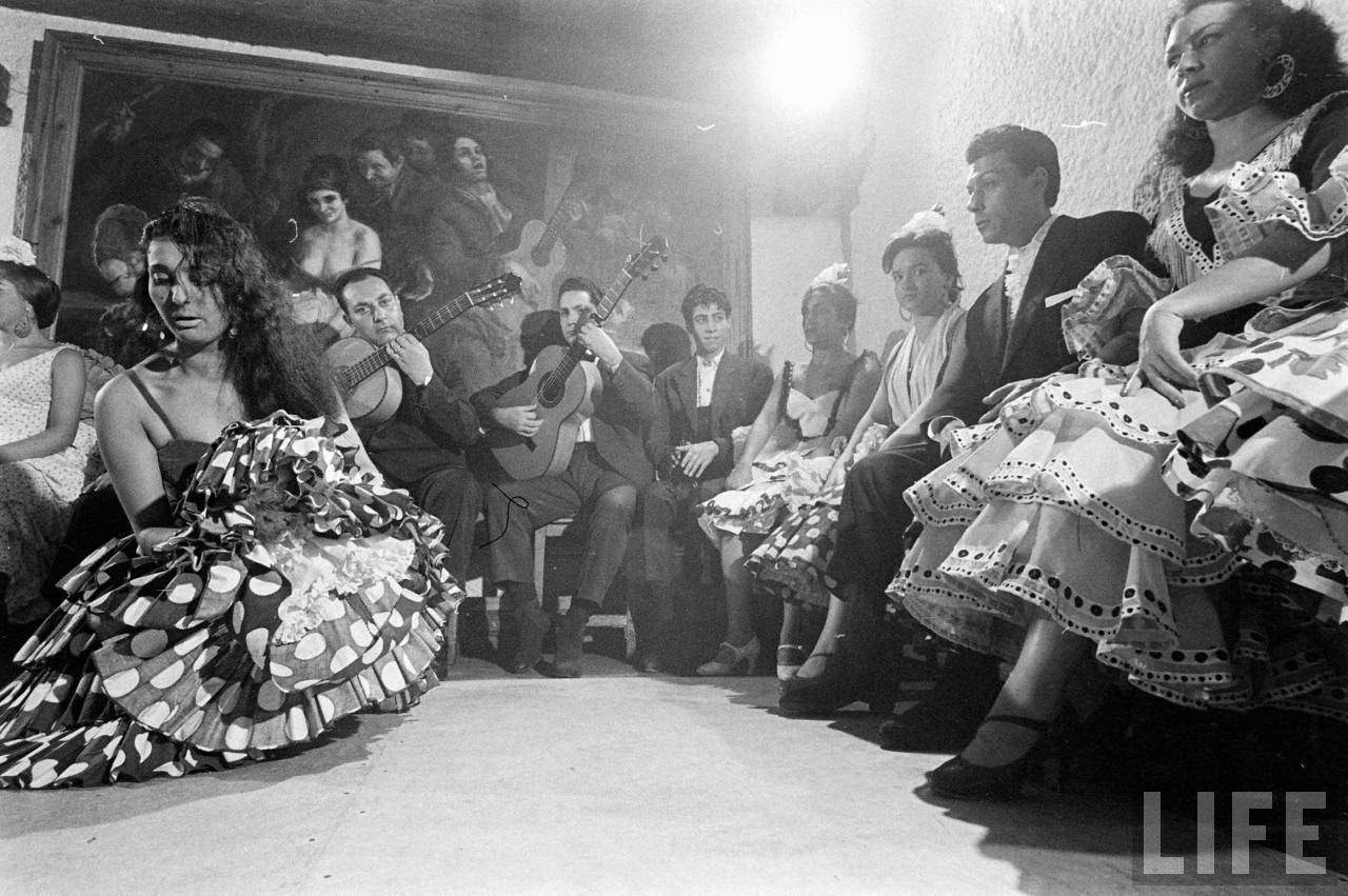 Stunning Historical Photos of Gypsy Dancers in Madrid in 1960