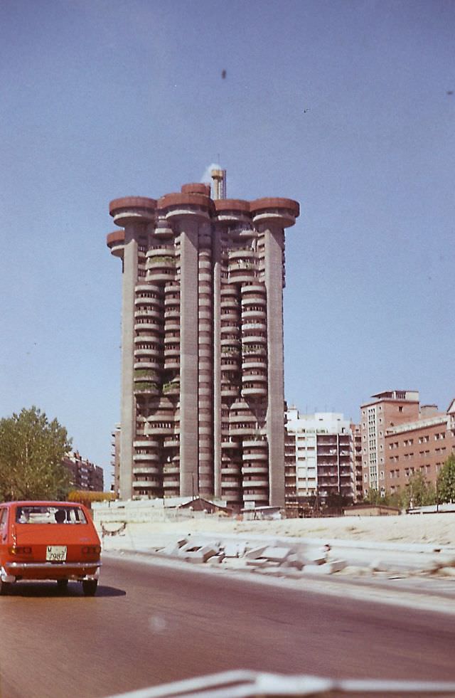 Street Life of Madrid, Spain in the 1970s Through These Fascinating Photos