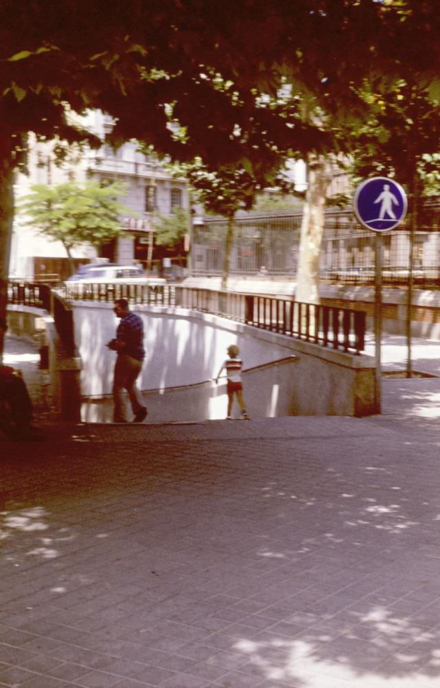 Street Life of Madrid, Spain in the 1970s Through These Fascinating Photos