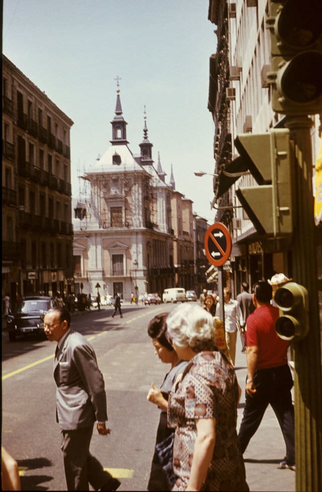 Street Life of Madrid, Spain in the 1970s Through These Fascinating Photos