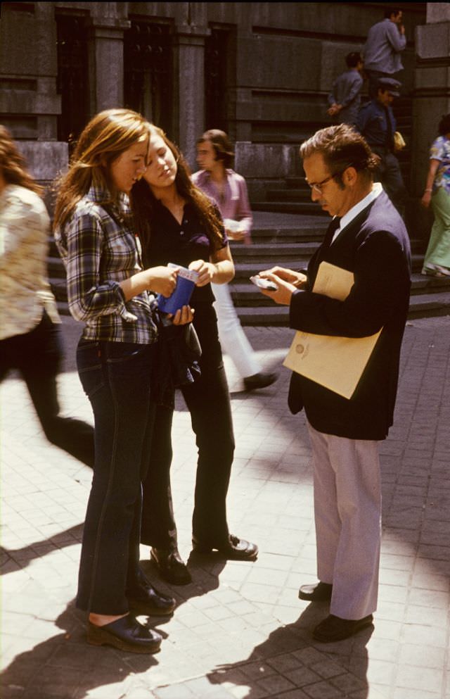 Street Life of Madrid, Spain in the 1970s Through These Fascinating Photos