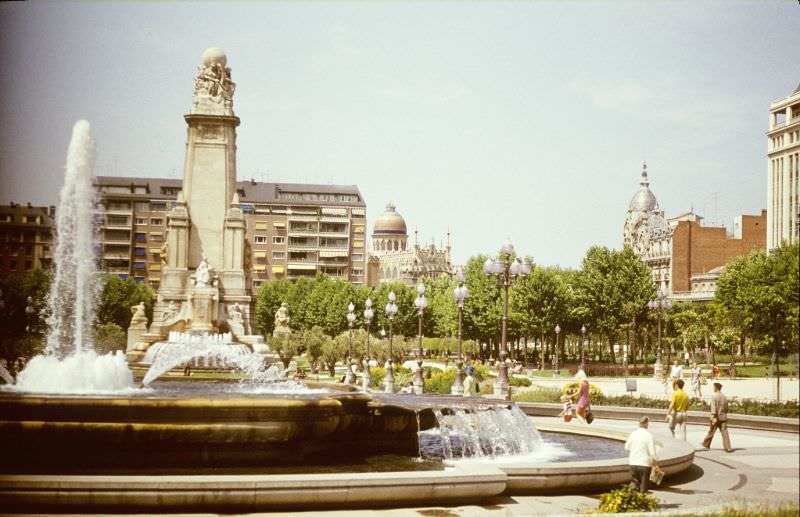 Street Life of Madrid, Spain in the 1970s Through These Fascinating Photos