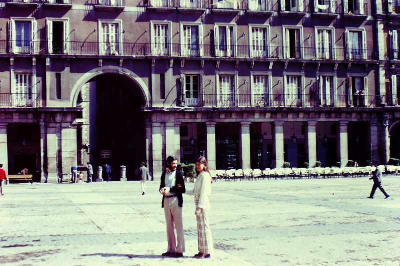 Street Life of Madrid, Spain in the 1970s Through These Fascinating Photos