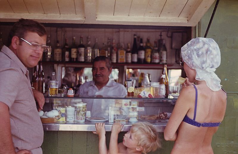 Street Life of Madrid, Spain in the 1970s Through These Fascinating Photos