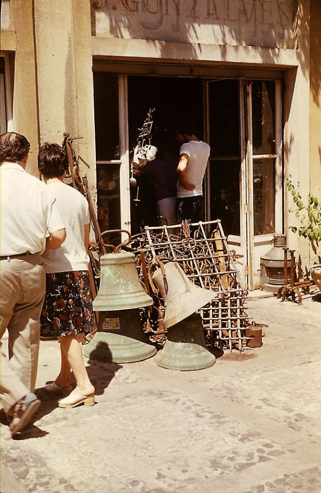 Street Life of Madrid, Spain in the 1970s Through These Fascinating Photos