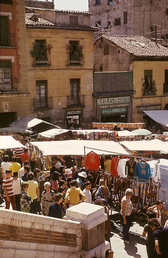 Street Life of Madrid, Spain in the 1970s Through These Fascinating Photos