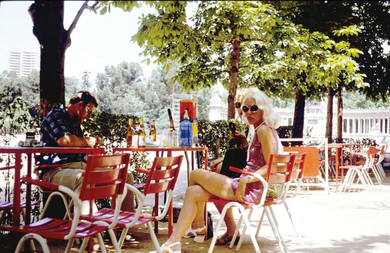 Street Life of Madrid, Spain in the 1970s Through These Fascinating Photos