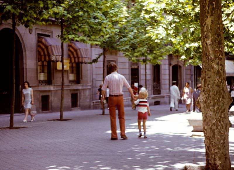 Street Life of Madrid, Spain in the 1970s Through These Fascinating Photos