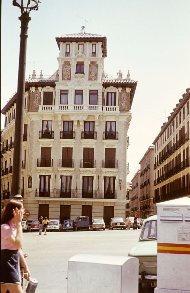 Street Life of Madrid, Spain in the 1970s Through These Fascinating Photos