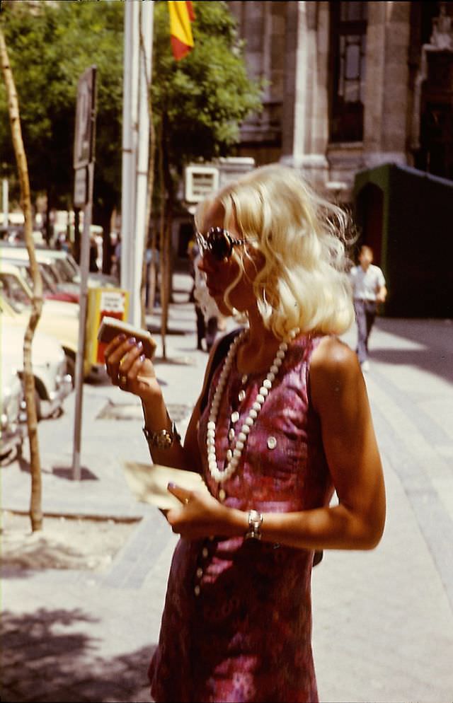 Street Life of Madrid, Spain in the 1970s Through These Fascinating Photos