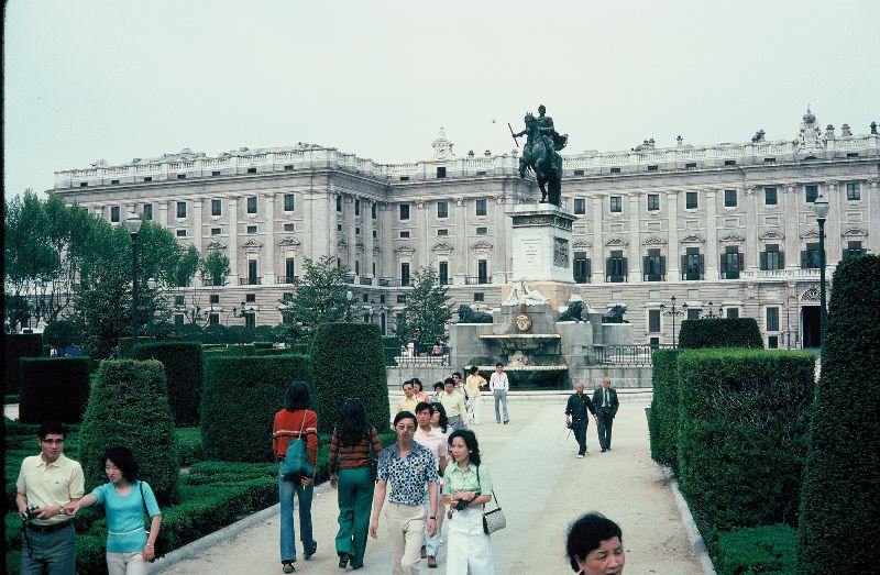 Street Life of Madrid, Spain in the 1970s Through These Fascinating Photos