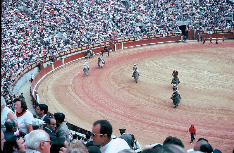 Street Life of Madrid, Spain in the 1970s Through These Fascinating Photos