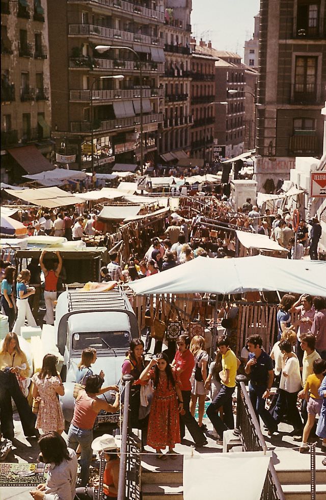 Street Life of Madrid, Spain in the 1970s Through These Fascinating Photos