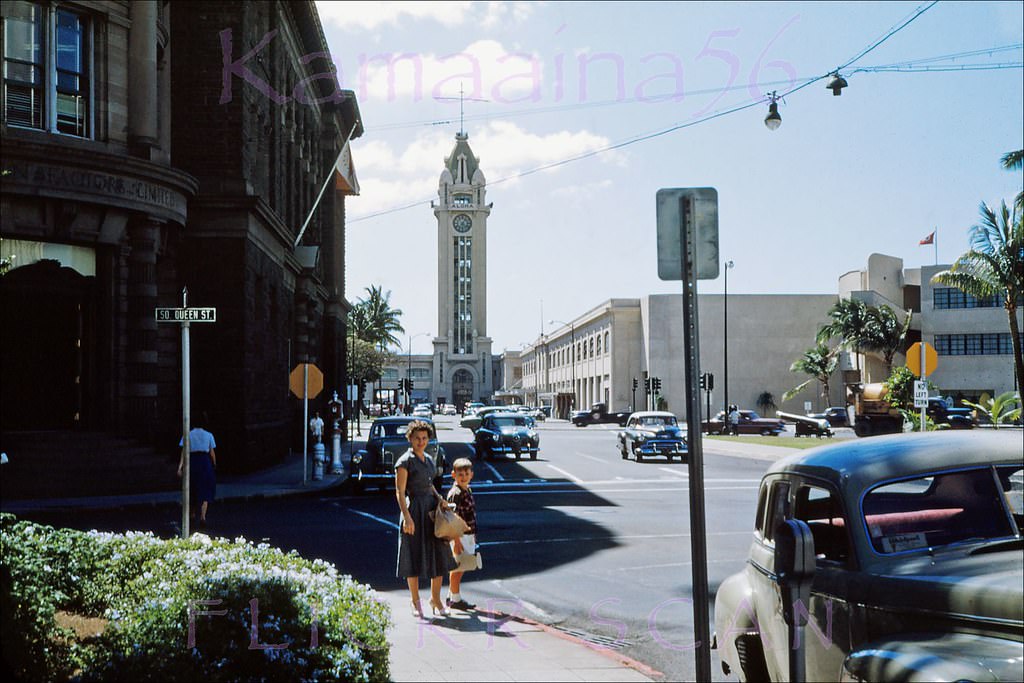 Looking towards Honolulu Harbor along Fort Street from the Queen Street intersection, 1953