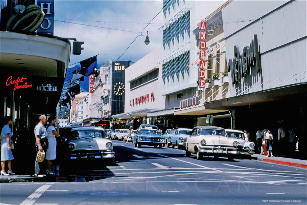 Busy Fort St at King Honolulu, 1961.