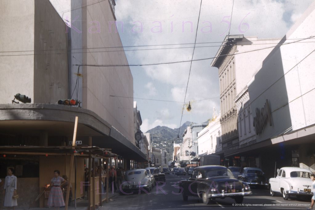 Looking inland along Fort Street from South King Street in downtown Honolulu, 1954