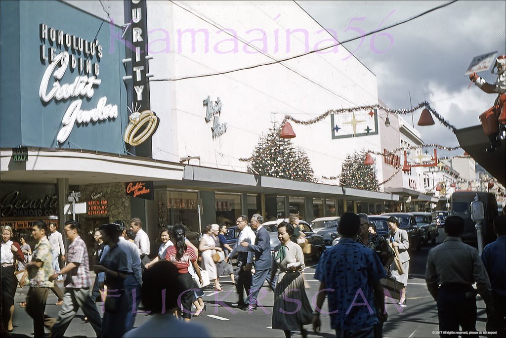 Christmas shopping in downtown Honolulu looking mauka (inland) along busy Fort Street from South King Street in the foreground, 1950s