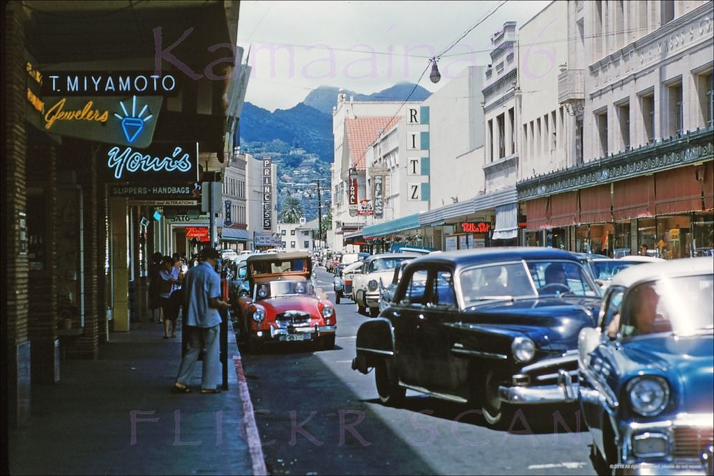 Looking mauka along Fort Street in downtwon Honolulu from just above the Hotel Street intersection, 1961