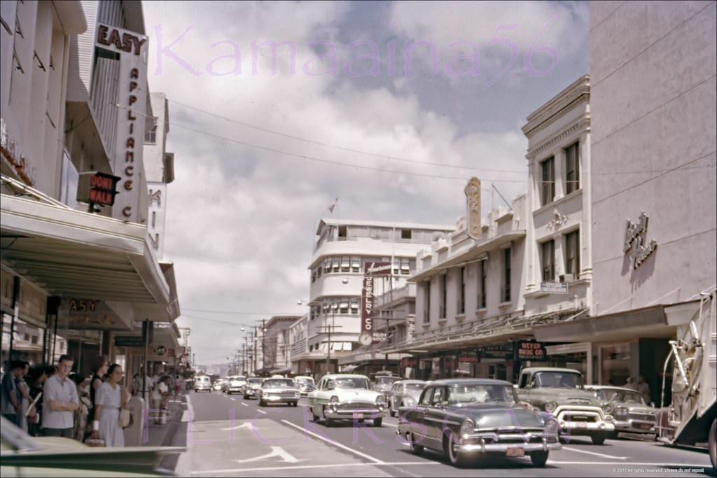 Looking ewa (more or less northwest here) along South King Street from the corner of Fort Street in downtown Honolulu, 1959