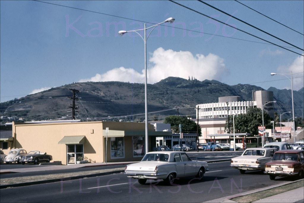 Honolulu’s University Avenue near the intersection with South King Street in Moiliili, 1968