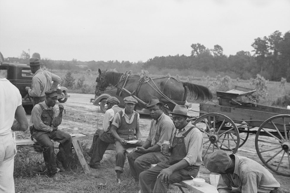 Lunch hour at Newport News Homesteads, Virginia, 1936