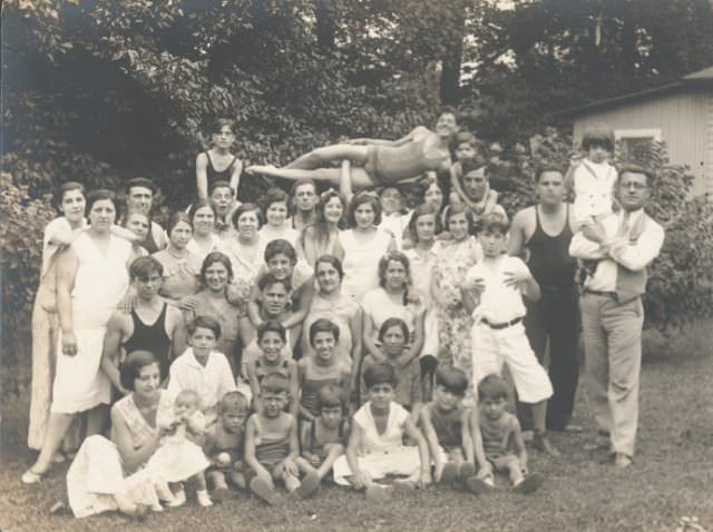 Fascinating Historical Portraits of People of South Philadelphia and Kensington in 1925