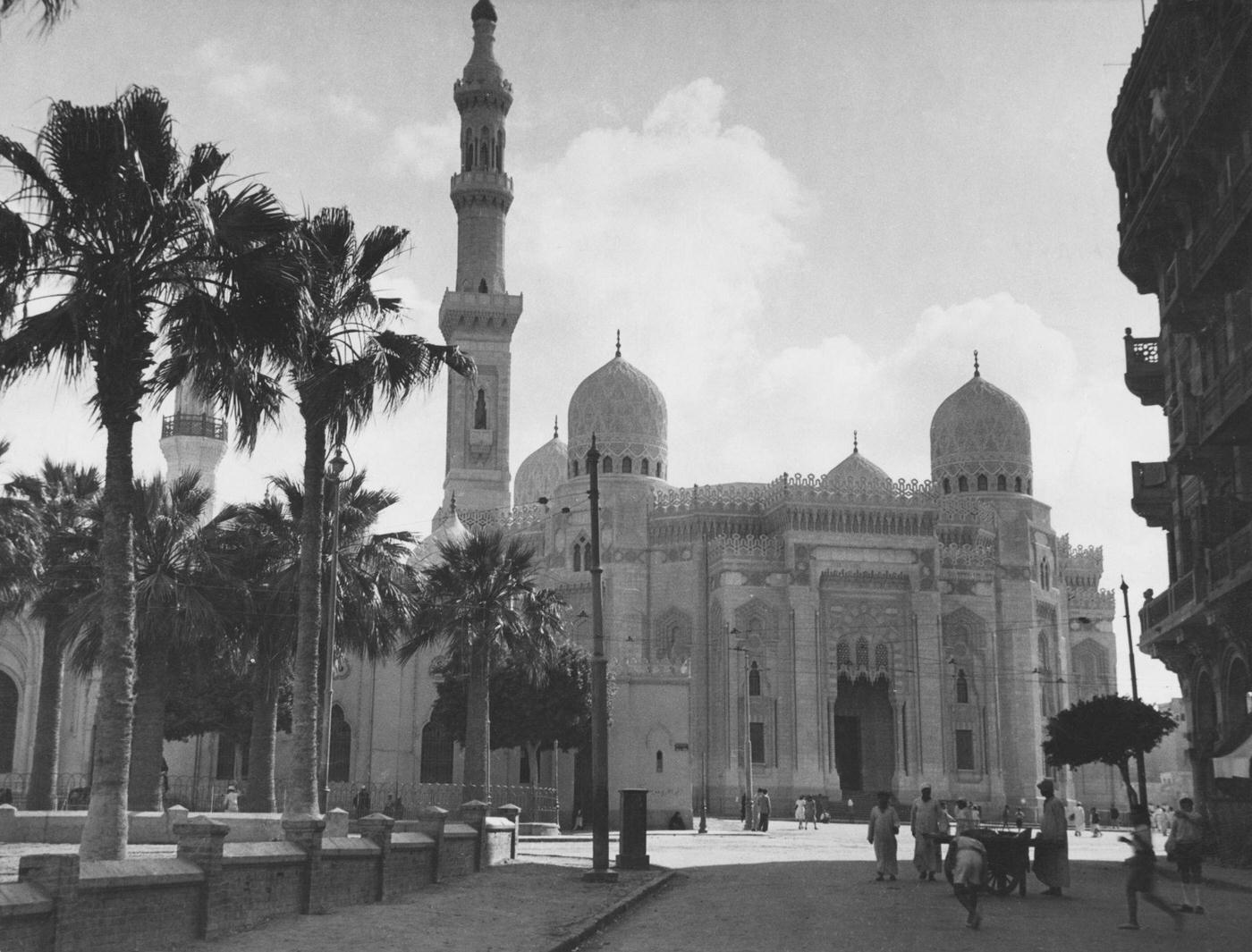 The El-Mursi Abul Abbas Mosque in the Anfoushi district of Alexandria, Egypt, 1944.