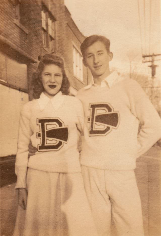 Beautiful Vintage Photos of Lovely Couples from the 1940s