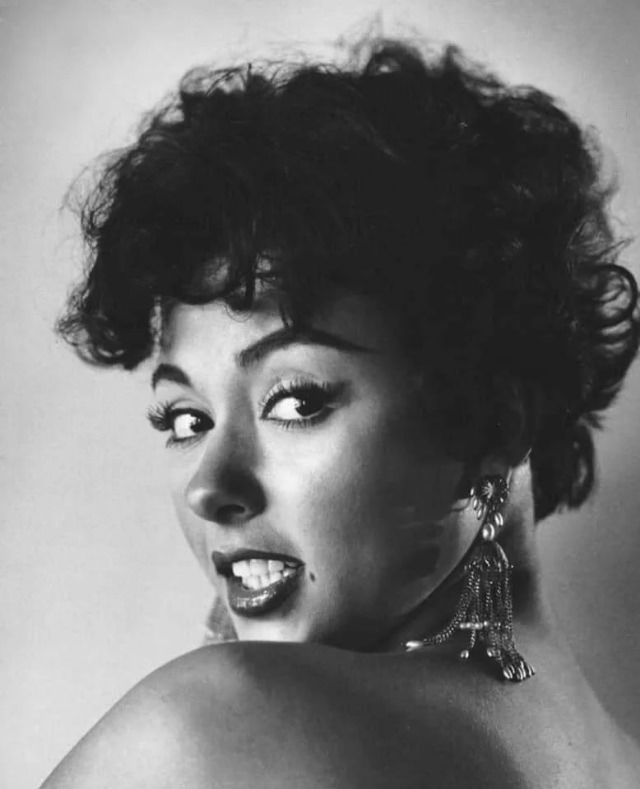 Fabulous Photos of Rita Moreno in 1954 by Life Photographer Loomis Dean