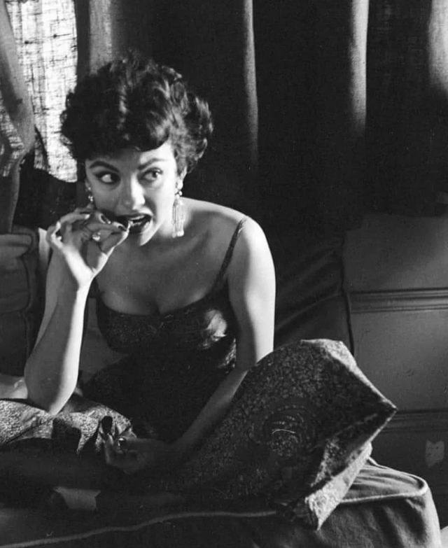 Fabulous Photos of Rita Moreno in 1954 by Life Photographer Loomis Dean