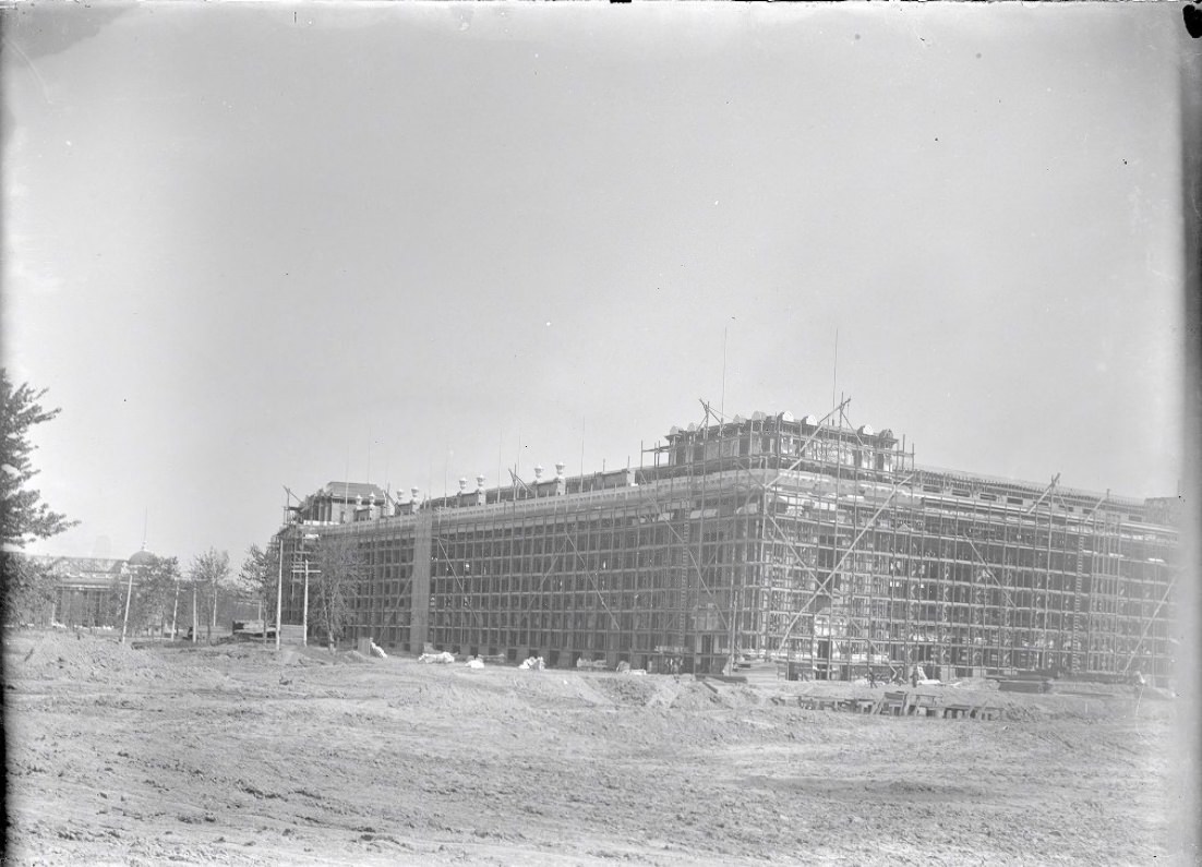 World's Fair construction, 1900.
