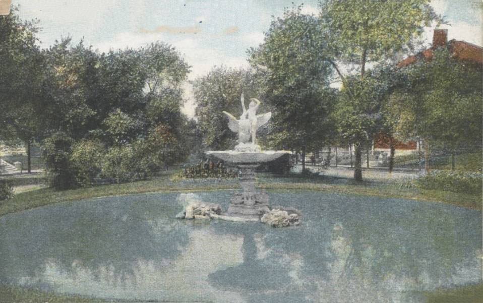 Fountain and sculpture near the entrance of Vandeventer Place, St. Louis, 1900