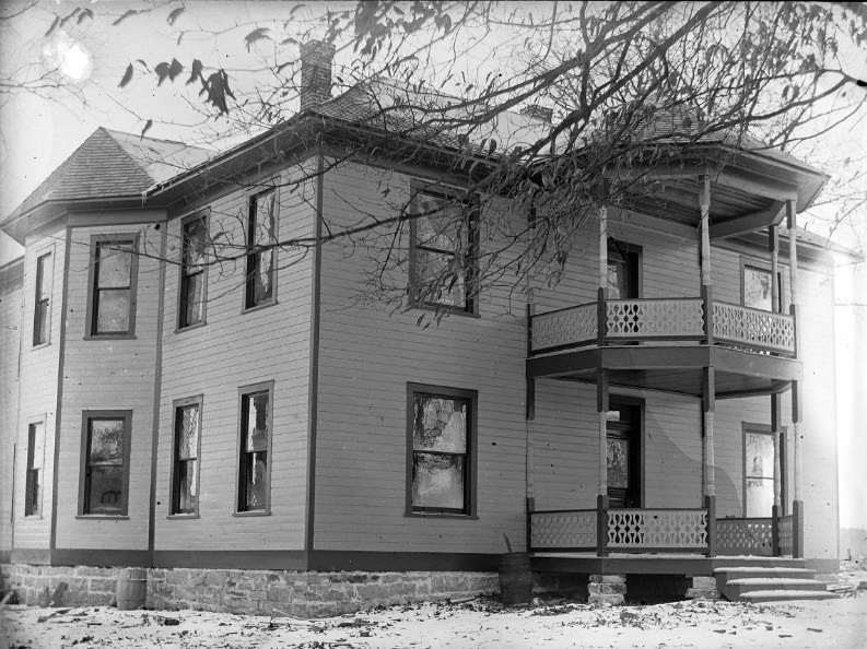 Flo & Frank McCallion's home in Cadet, 1900